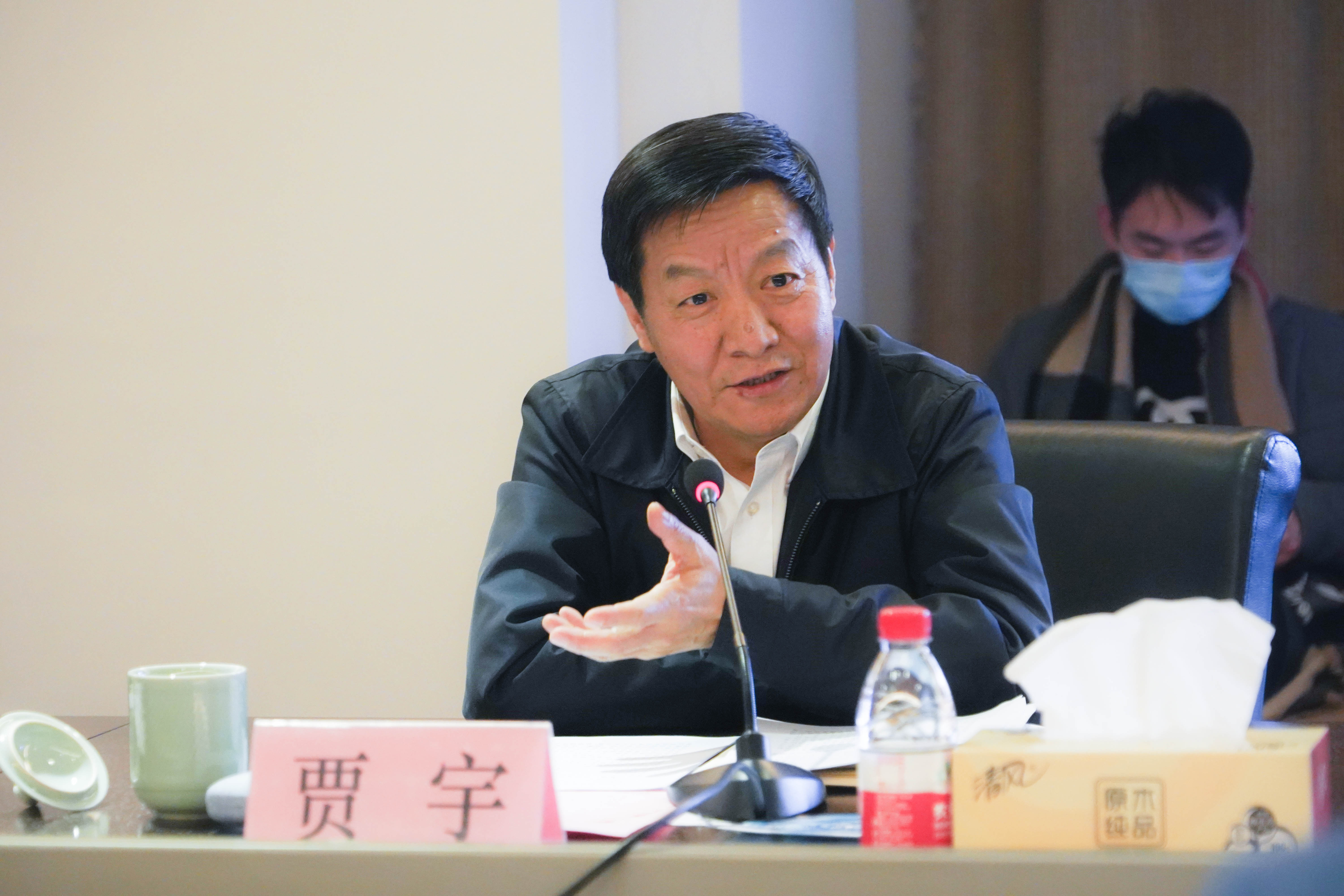 会上,省检察院党组成员,副检察长王祺国,省律协会长郑金都分别通报了